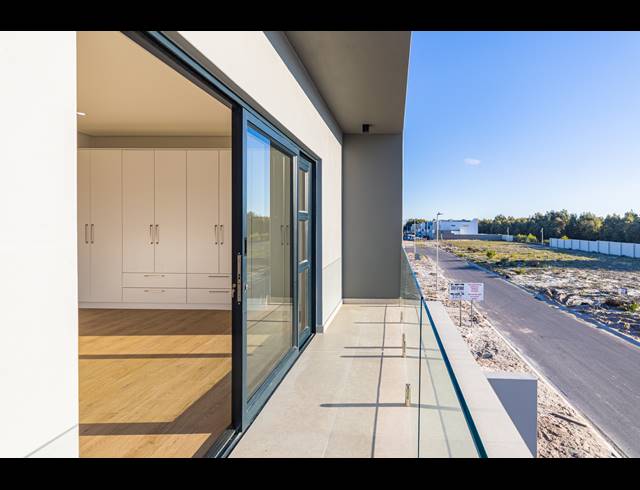 4 BEDROOM FREEHOLD FOR SALE IN SANDOWN